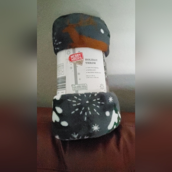 Merry Moments Holiday Throw 50 in x 60 in Tree's & Snow Brand New - Picture 1 of 4